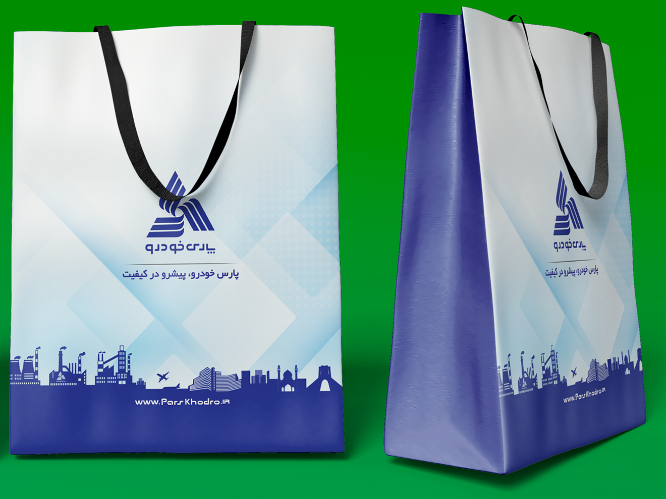 ساک دستی کاغذی با چاپ اختصاصی لوگو و طرح برند برای جلب توجه مشتریان در فروشگاه